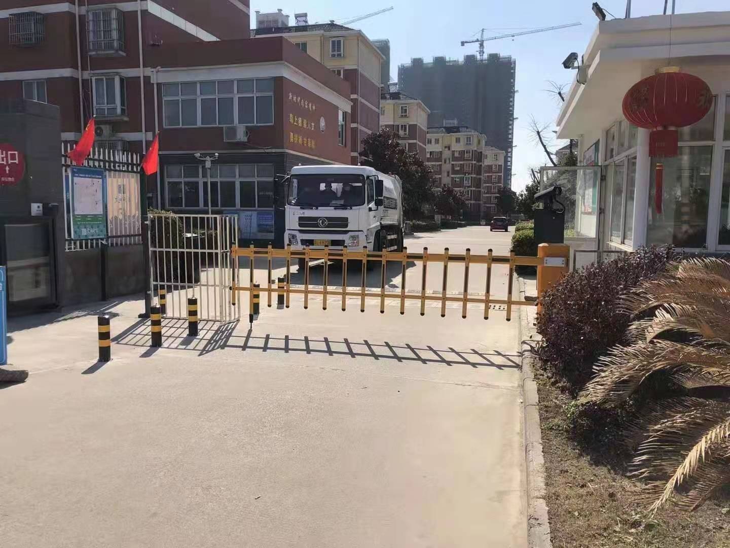 戴帽款單層柵欄道閘 戴帽款單層柵欄道閘